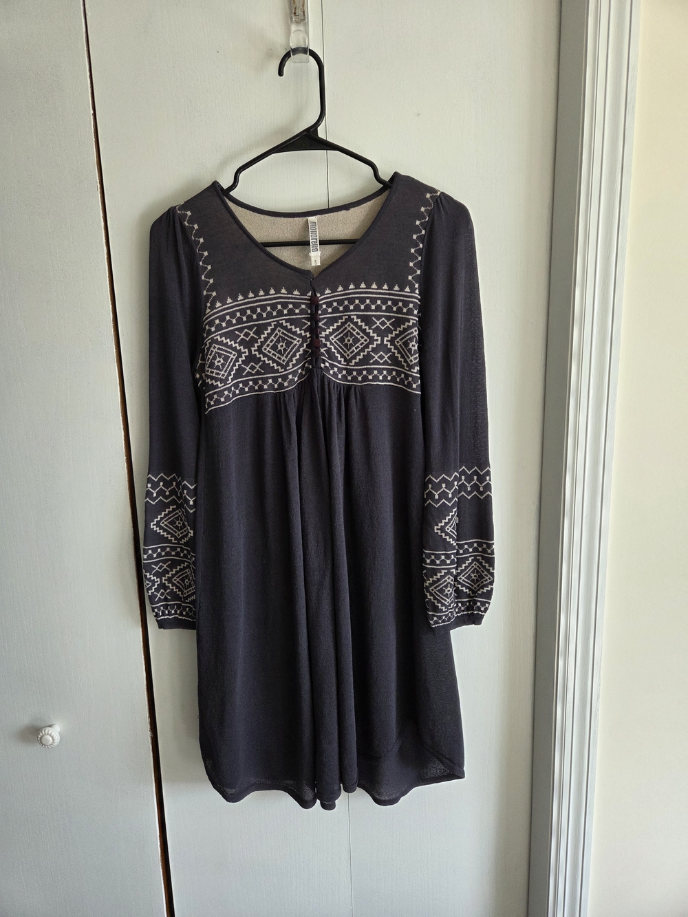 Monoreno Black Long-Sleeve Embroidered Boho Dress